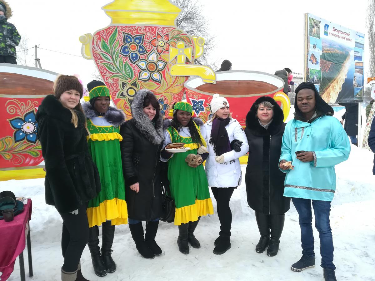 Foreign students from SSAU at the festival “Maslenitsa”. Фото 1