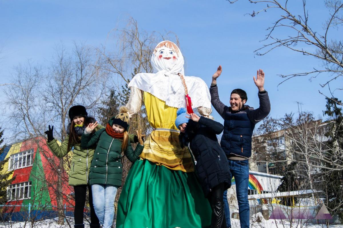 Foreign students from SSAU at the festival “Maslenitsa”. Фото 3